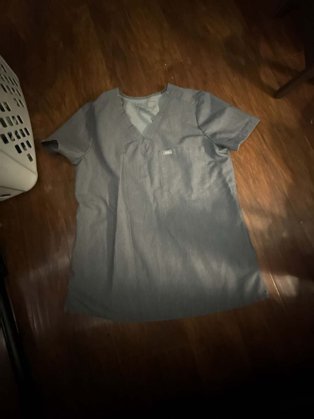 FIGS Technical Collection One-Pocket V-Neck Scrub Top Grey Size Small